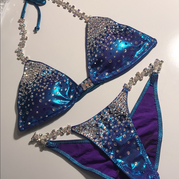 Competition Bikini - Picture 3 of 4